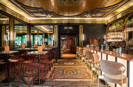 Le Bar-Pub le Delaville Café à Paris 10 - La salle principale / Le bar égyptien