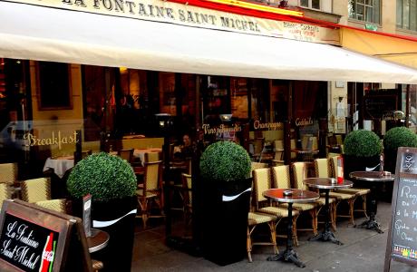 Le Bar-Restaurant le A la Fontaine Saint-Michel à Paris 6 - La devanture