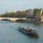 Location de la Péniche Saphir : séjour flottant à Paris, vue sur monuments, location.
