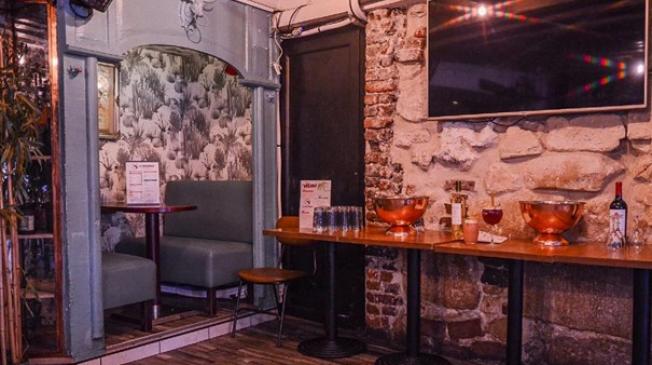 Découvrez les avantages de la privatisation du bar Le Biscornu à Paris pour vos événements spéciaux et vos soirées privées