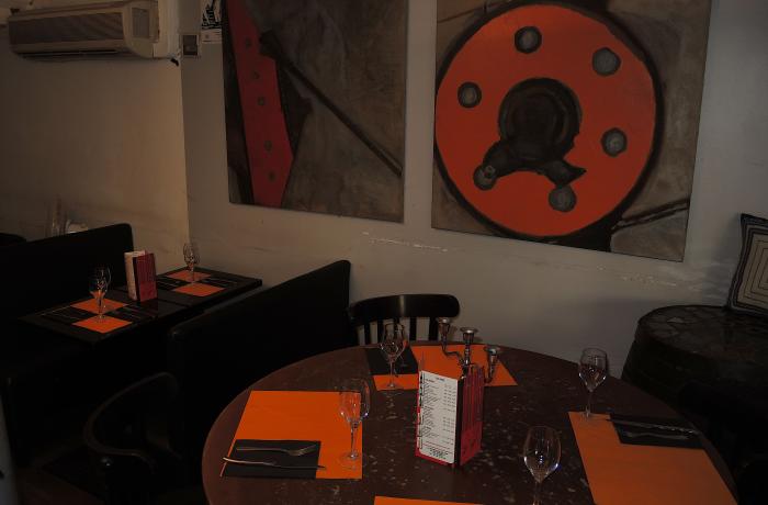 Le Bar-Restaurant le Au Rendez-vous des Amis à Paris 18 - La salle du fond
