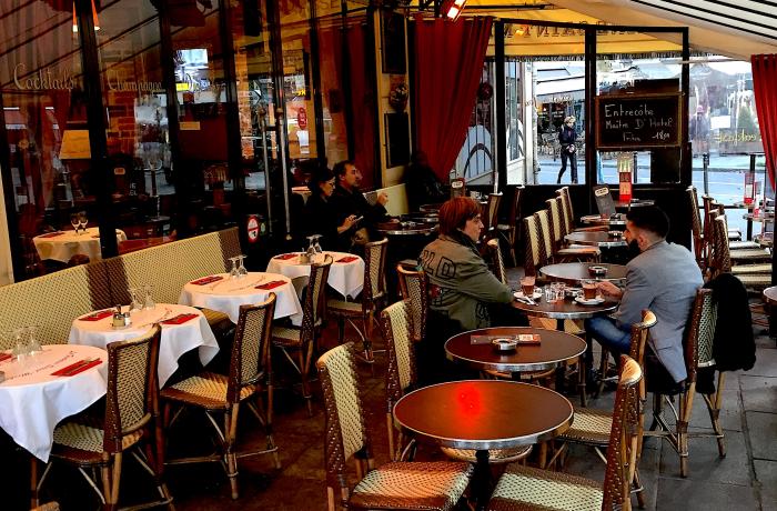 Le Bar-Restaurant le A la Fontaine Saint-Michel à Paris 6 - La terrasse chauffée