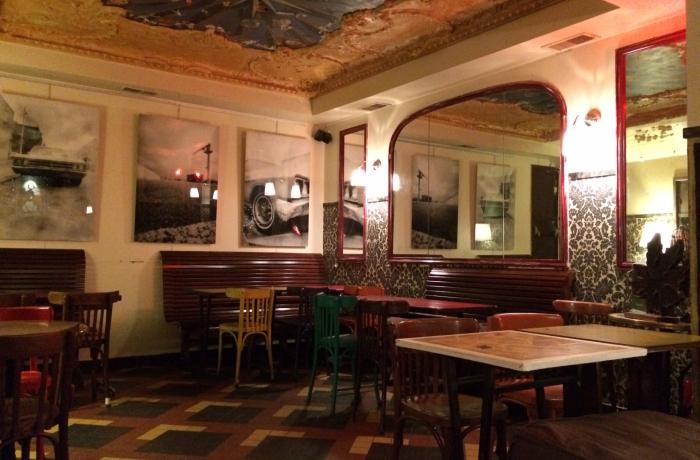 Le Bar-Pub le Piston Pélican à Paris 20 - Le fond du bar