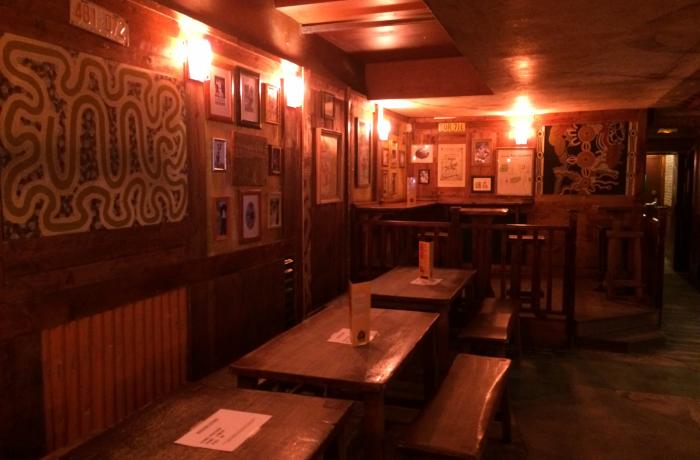 Le Bar-Restaurant le Café OZ Grands Boulevards à Paris 9 - Quelques tables