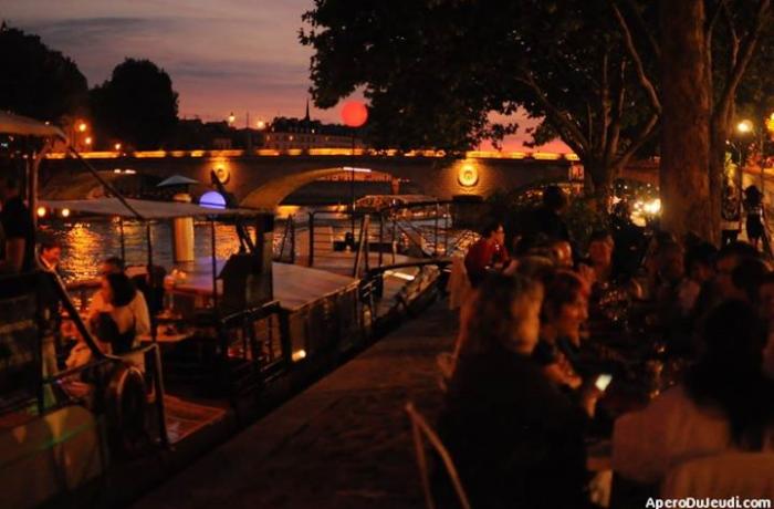 La péniche le Marcounet à Paris 1 - Le Bar-Restaurant le Marais Chic à Paris 4 - Magnifique coucher de soleil