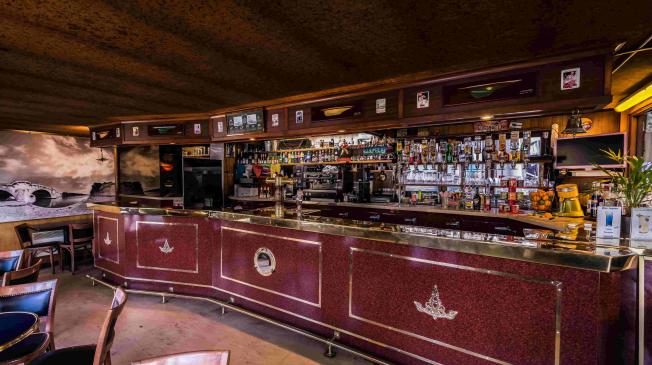 Le Bar-Pub le Captain's Bar à Paris 1 - La totalité de l'établissement