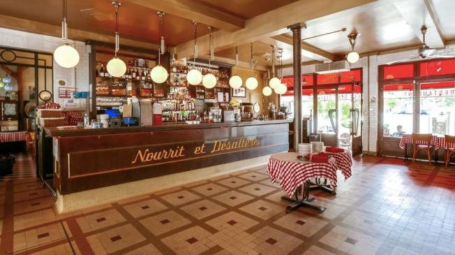 Le Bar-Restaurant les Deux Stations à Paris 16 - La terrasse