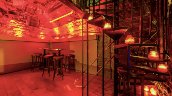 Le Bar-Pub la Cave Saint-Germain à Paris 6 - Le bar du haut