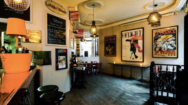 Le Bar-Restaurant le Bistro à Deux Têtes à Paris 9 - Le fond du bar