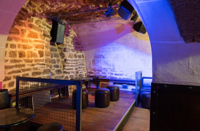 Le Bar-Pub le Cavern Club à Paris 6 - La scène