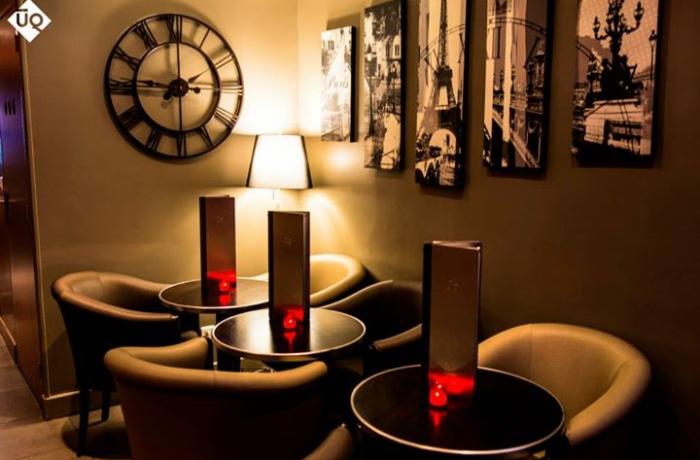 Le Bar-Restaurant l'Uniq Lounge à Paris 4 - Un espace lounge