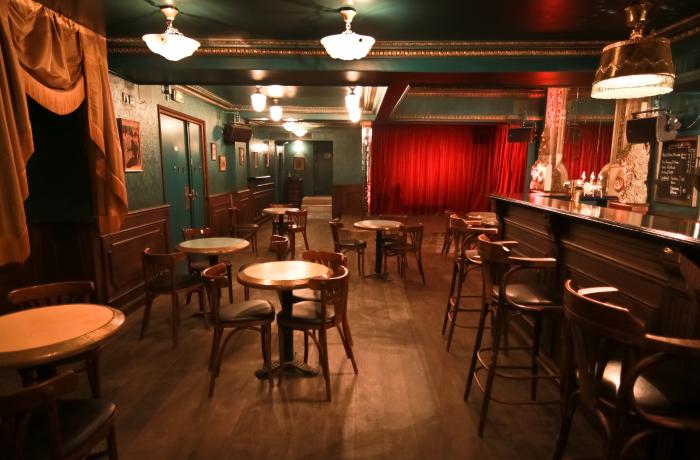 Le Bar-Club Chez Madame Arthur à Paris 18 - Le rez-de-chaussée
