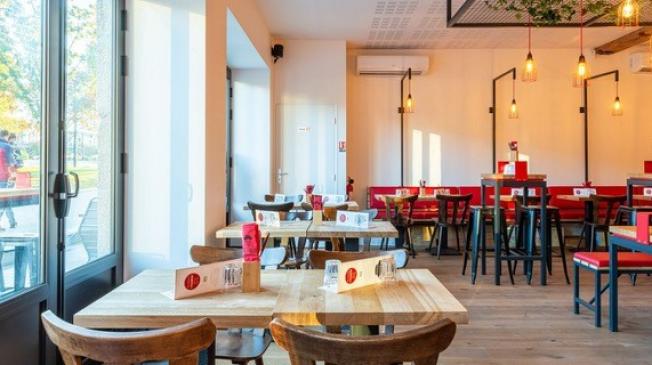 Réservez notre espace privatisable au bar L'Alsacien à Nantes et profitez d'un cadre chaleureux et convivial.