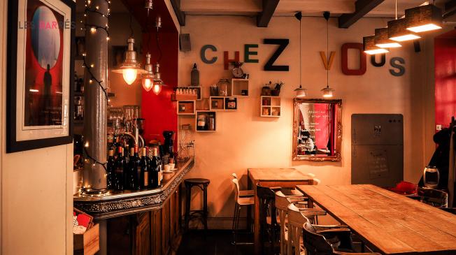 Le Bar-Restaurant le Chez Vous à Paris 9 - En face du bar