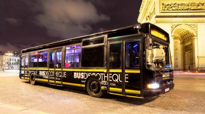 Privatiser Bus Discothèque Paris soirée amis - Le Classic Bus