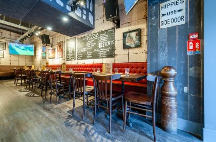 Le Bar-Pub le Playoff Pizza Pub à Paris 15 - Idéal pour un repas entre amis