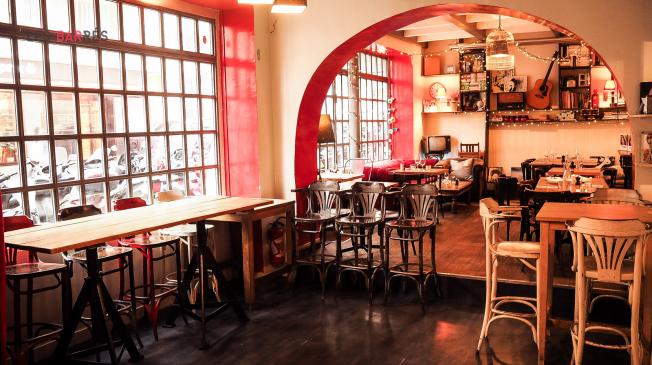 Le Bar-Restaurant le Chez Vous à Paris 9 - La salle en ,ode apéro