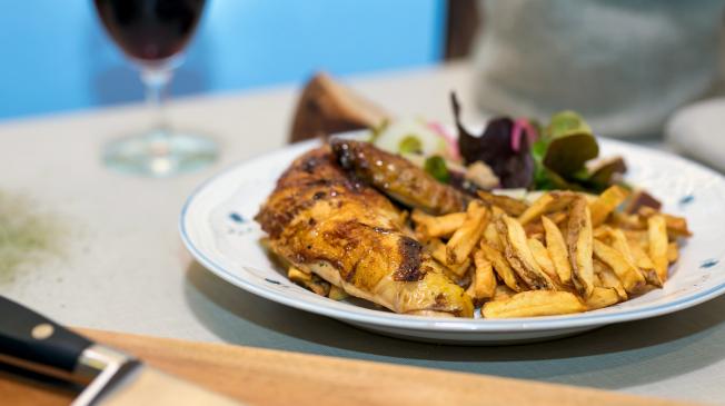Paris 9 - Madeleine - Pique-poule - Rerserver - privatiser la rotisserie - manger un poulet roti avec des frites