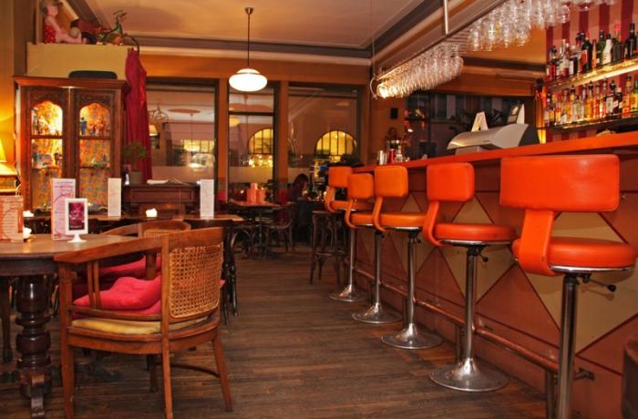 Le Restaurant les 5 portes à Genève - Le long du bar