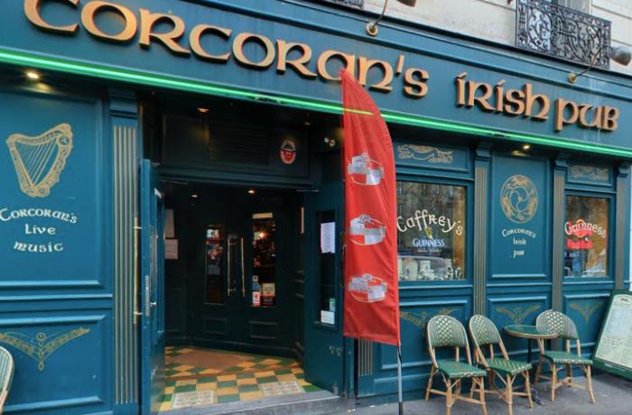 Le Bar-Pub le Corcoran's Place de Clichy à Paris 18 - La devanture