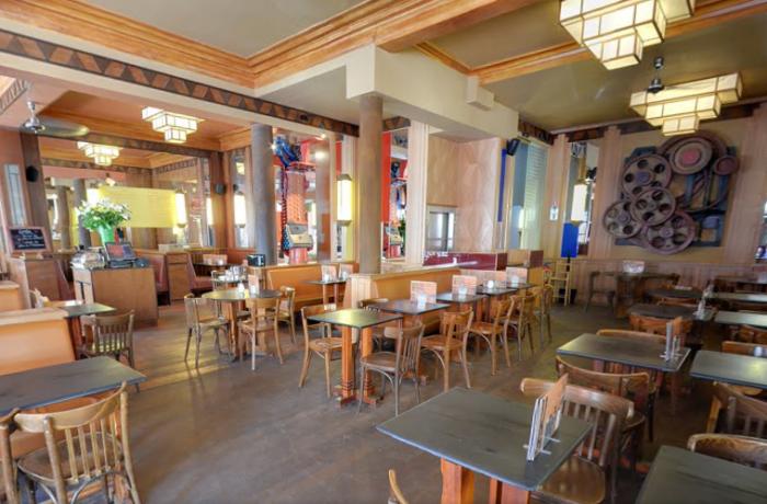 Le Bar-Restaurant l'Ultime Atome à Bruxelles - La salle à gauche