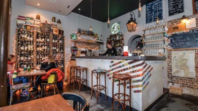 Le Bar-Restaurant le Verre Taquin à Paris 10 - L'espace du fond