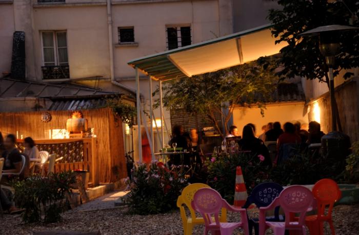 Le Bar-Restaurant Au fond du Jardin à Paris 20 - L'extérieur