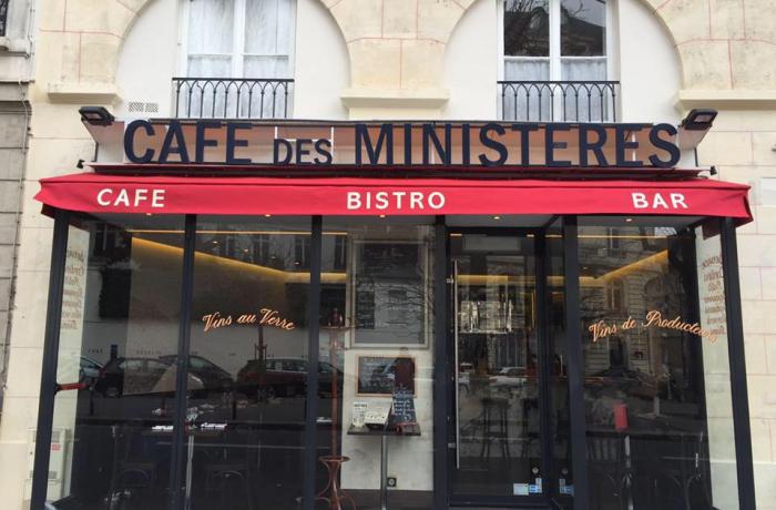 Le Bar-Restaurant le Café des ministères à Paris 7 - La devanture