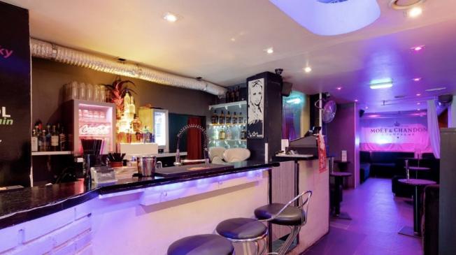 Le Bar-Club le Velvet Bar à Paris 1 - Le bar du RdC en mode apéro