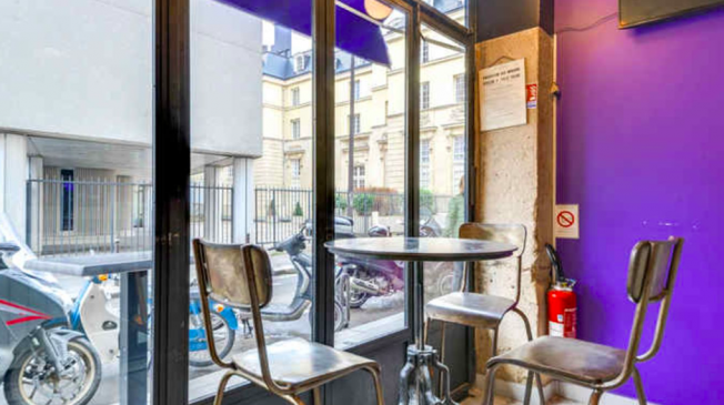 Le Bar-Restaurant le Café Quartier à Paris 11 - Les tables