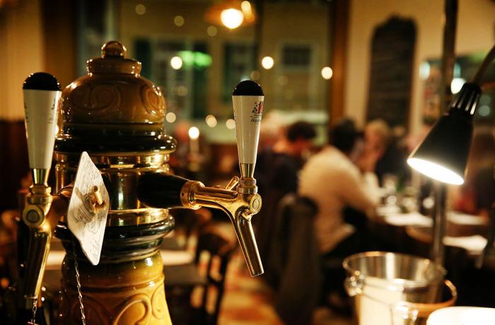 Le Bar-Restaurant le Café de l'Odéon à Genève - On attend que vous