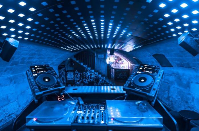 Le Bar-Club le Panic Room à Paris 11 - La cabine DJ