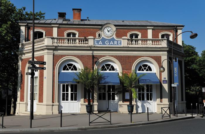 Le Bar-Restaurant la Gare à Paris 16 - L'extérieur