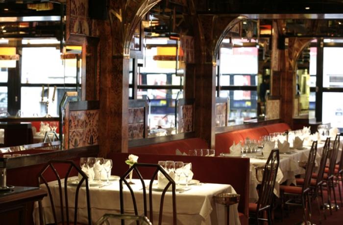 Le Bar-Restaurant le Charlot à Paris 9 - Le rez-de-chaussée