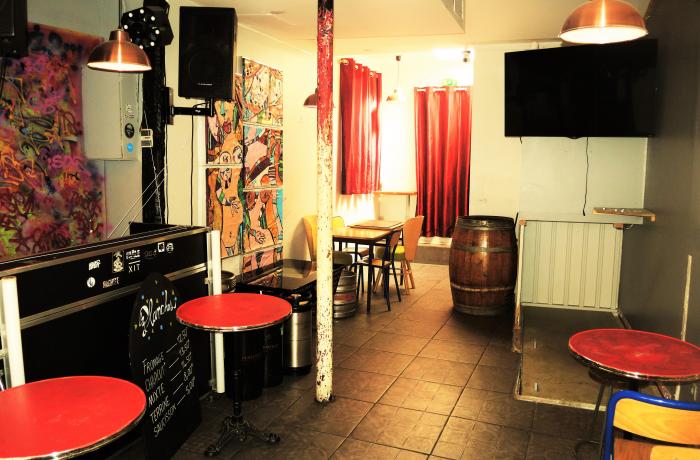 Le Bar-Pub l'Antisèche à Paris 11 - Le fond de l'établissement