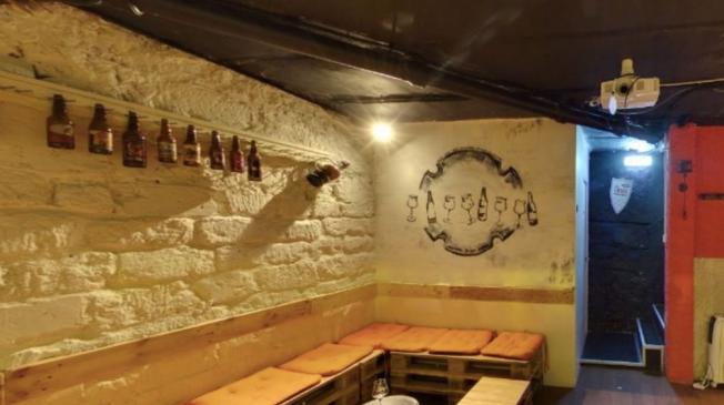 Le Bar-Pub la Fine Mousse à Paris 11 - Le coin assis de la cave