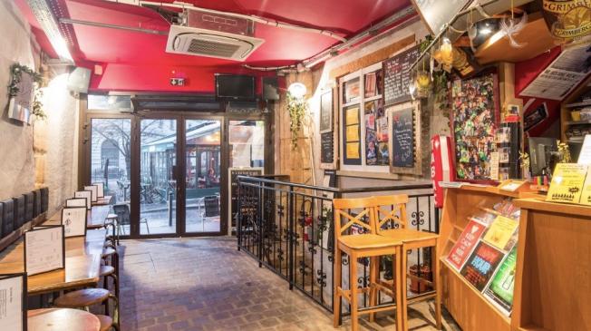 Le Bar-Pub le Village Bar à Paris 5 - Les espaces en face du bar
