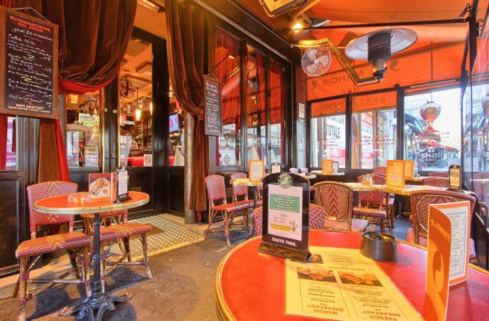Le Bar-Restaurant le Manoir Café à Paris 9 - La terrasse