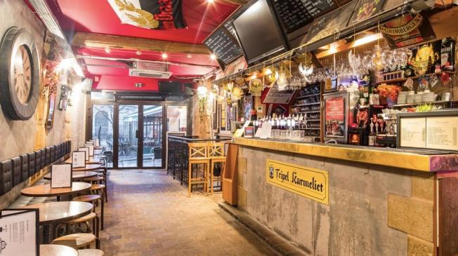 Le Bar-Pub le Village Bar à Paris 5 - Les espaces en face du bar