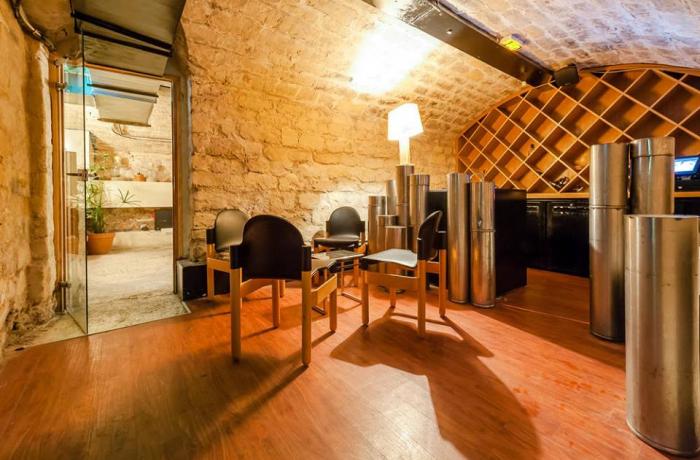 Le Bar le Blue Note à Paris 18 - Un espace de la cave voutée