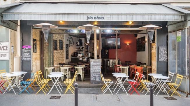 Le Bar les Jolis Mômes Montmartre à Paris 18 - La salle cosy