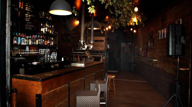 Le Bar les Koloc's à Nantes - Le fond du bar