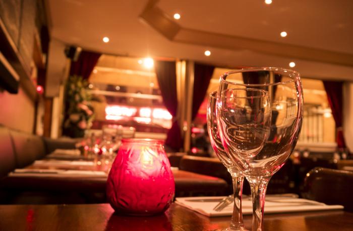 Le Bar-Restaurant le Dellac à Paris 9 - La salle du fond