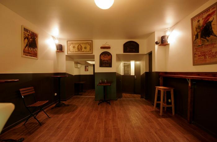 Le Bar la Malle à Paris 9 - La décoration de la cave