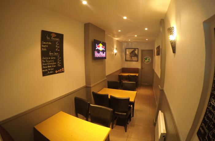 Le Bar l'Au Taquet à Paris 9 - La salle du fond