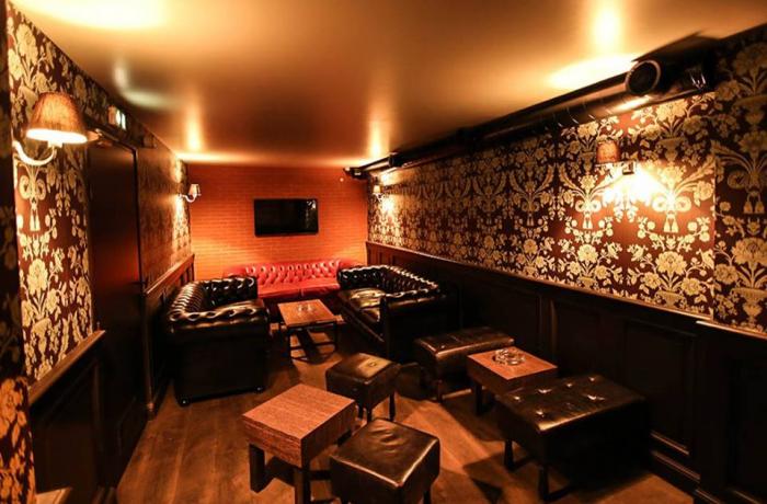 Le Bar-Pub l'Infinito Bar à Neuilly-sur-Seine -  Le fumoir