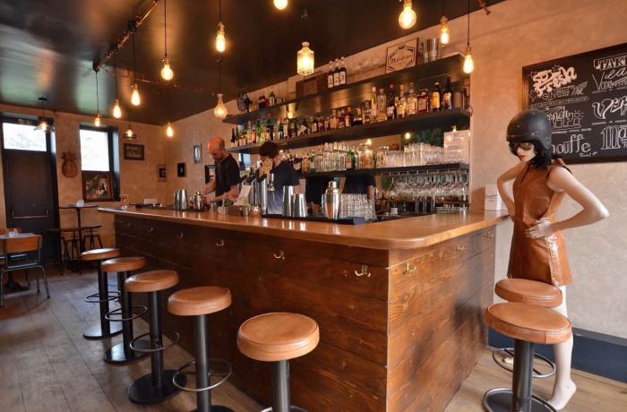 Le Bar-Restaurant le Comptoir des Batignolles à Paris 17 - Les tabourets