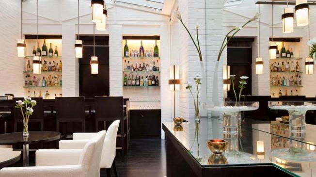 Le Bar à cocktails le A cocktail Bar à Paris 8 - La salle principale