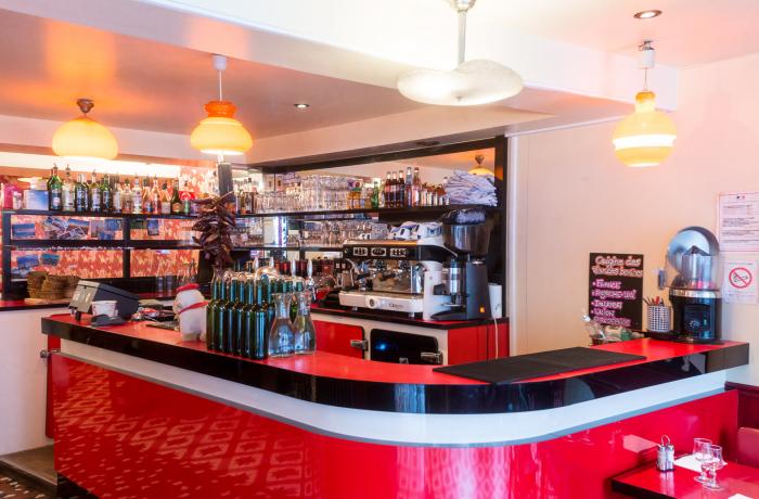 Le Restaurant le Gladines Batignolles à Paris 17 - Le comptoir