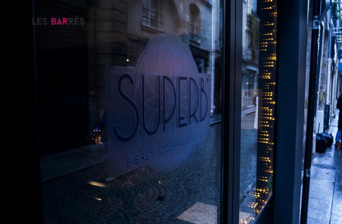 Le Bar le Superb' à Paris 2 - La devanture